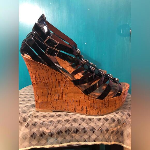 8.5 Steve Madden Black Gladiator Metal Loop Wedge Heels - Picture 4 of 9